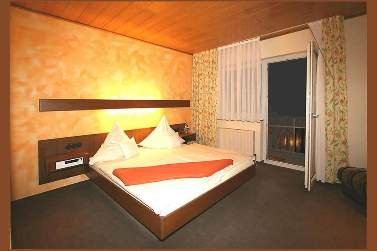 Hotel Zur Krone Ronneburg  Exterior photo